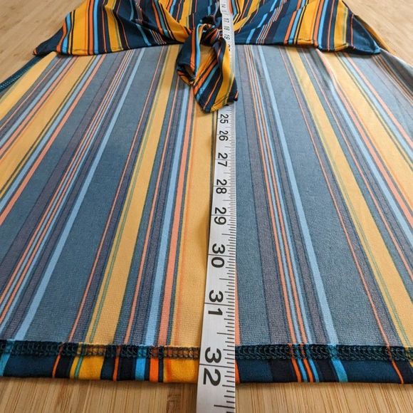 NEW Hi Low Colorful Cuffed Sleeve Front Tie Top Sized Medium from Suzy Shier - Picture 9 of 14